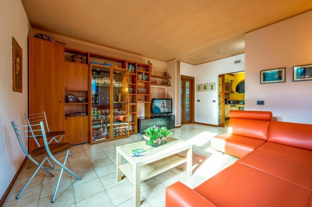 Villa Iris -Pet Friendly Stay - Garden - Private Parking- Bike Friendly Holiday House Colico Εξωτερικό φωτογραφία