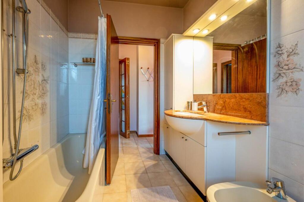 Villa Iris -Pet Friendly Stay - Garden - Private Parking- Bike Friendly Holiday House Colico Εξωτερικό φωτογραφία