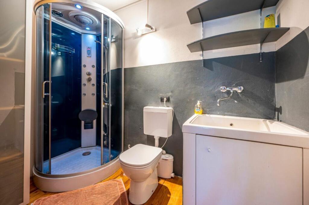 Villa Iris -Pet Friendly Stay - Garden - Private Parking- Bike Friendly Holiday House Colico Εξωτερικό φωτογραφία